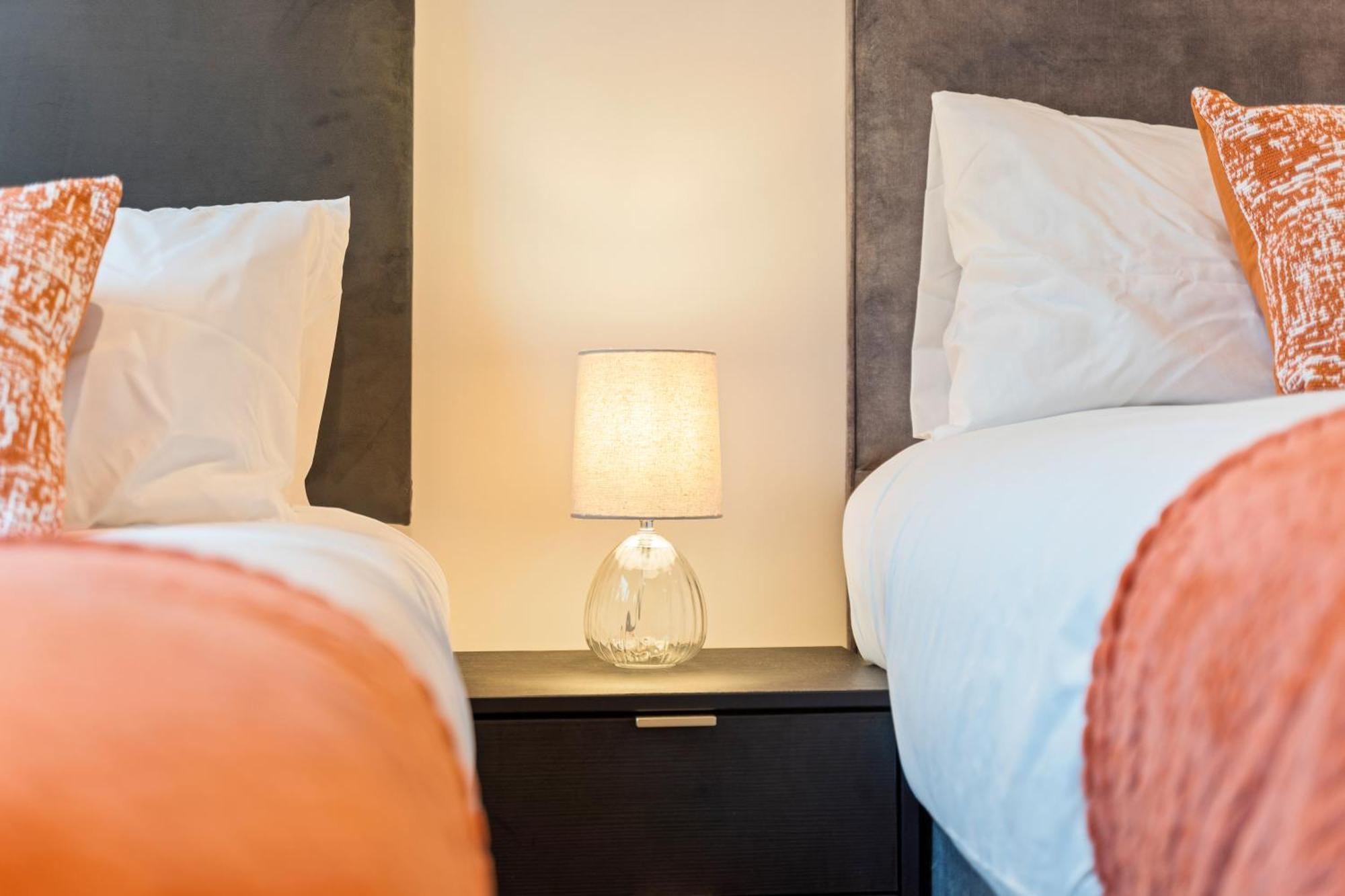 Shanti Suite - 2Bed 2Bath City Centre - Wifi - Netflix- Parking- Modern- Perfect For Family, Contractors, Leisure, Business By Shanti Nights Birmingam Exterior foto