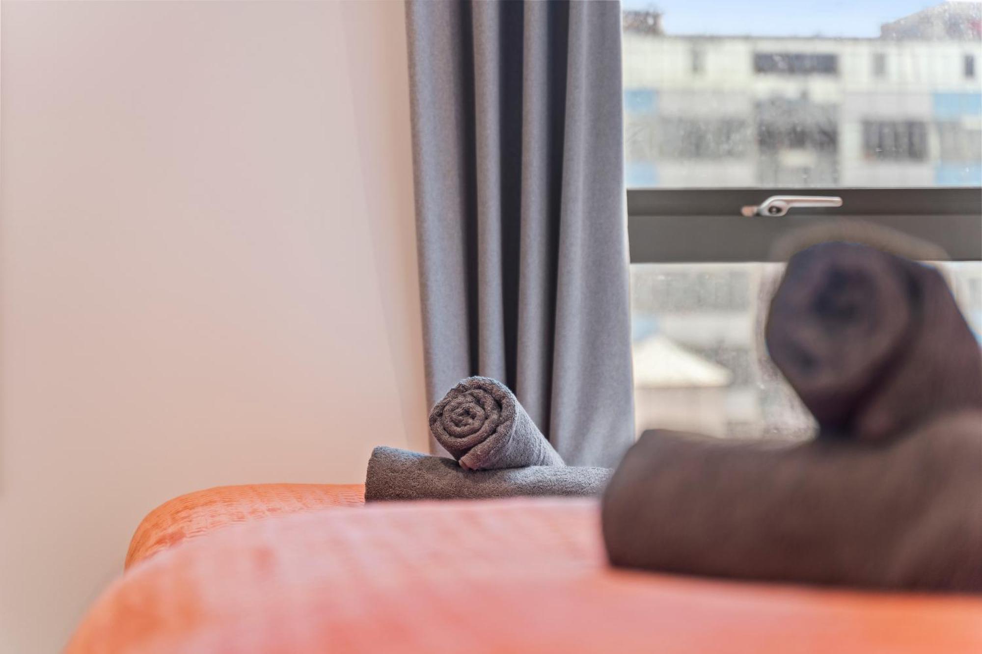 Shanti Suite - 2Bed 2Bath City Centre - Wifi - Netflix- Parking- Modern- Perfect For Family, Contractors, Leisure, Business By Shanti Nights Birmingam Exterior foto