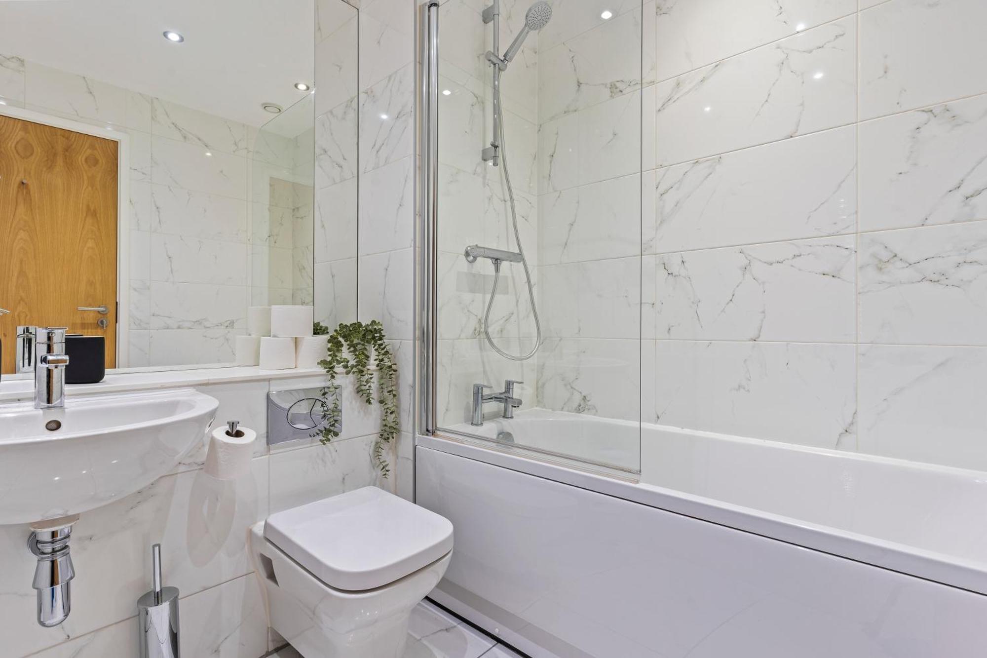 Shanti Suite - 2Bed 2Bath City Centre - Wifi - Netflix- Parking- Modern- Perfect For Family, Contractors, Leisure, Business By Shanti Nights Birmingam Exterior foto